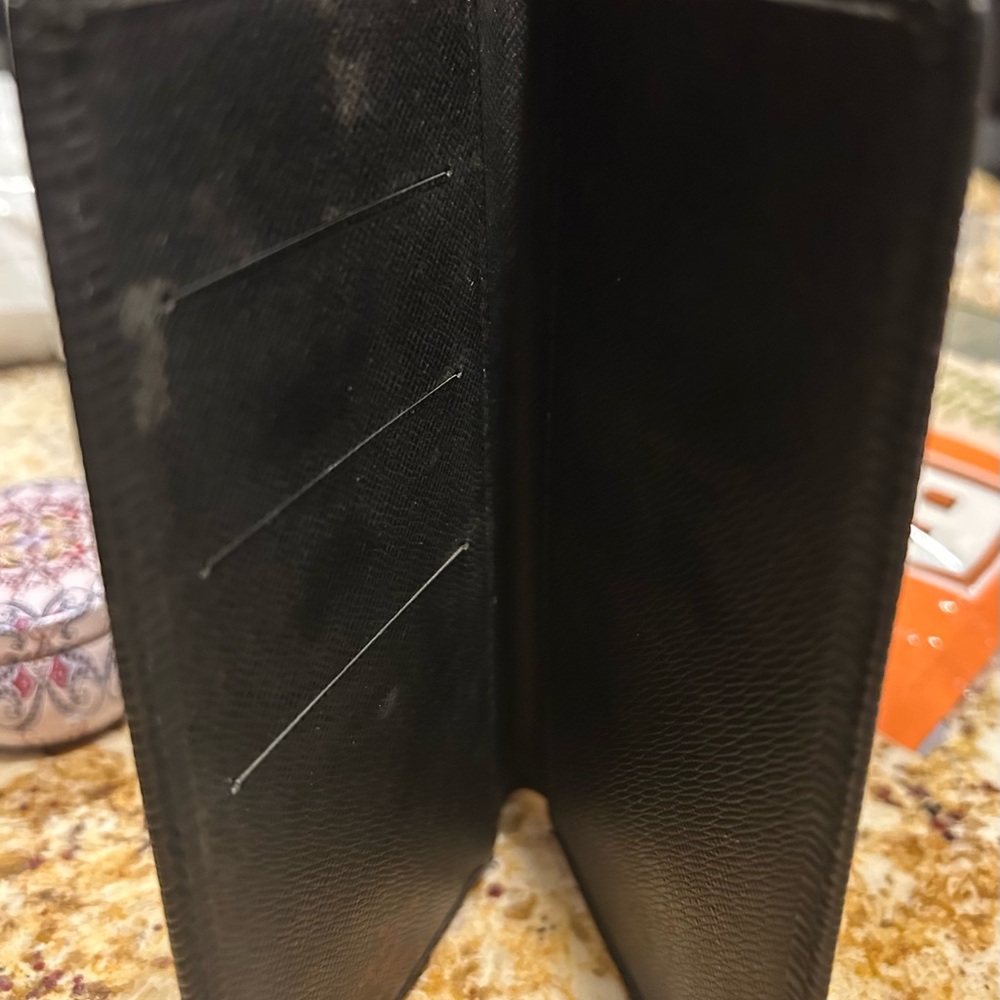 Authentic Louis Vuitton Black Posh Black Epi
Leather - Black / Epi Leather